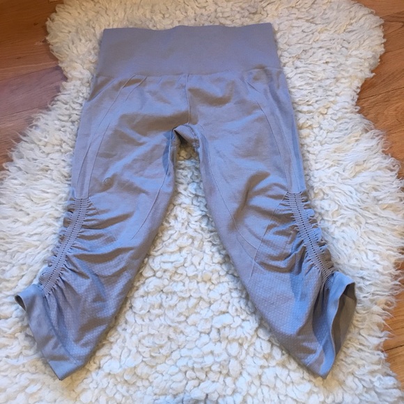 LULULEMON ebb to street grey crops - Picture 2 of 4